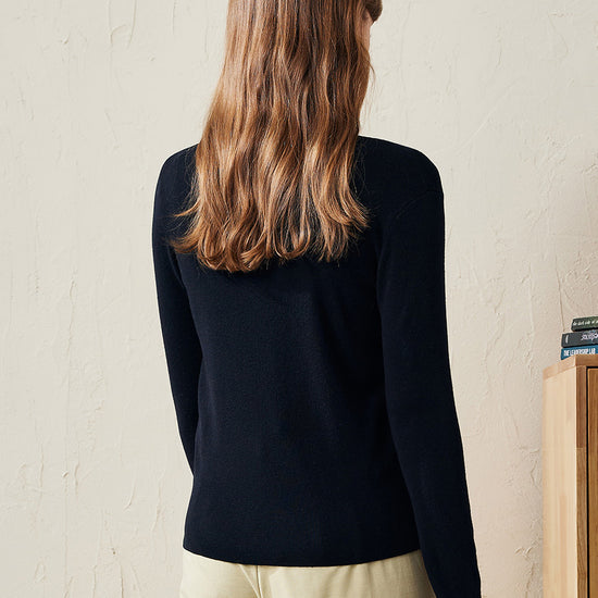 COMOBOCA 100% Wool Women's V-Neck With Pearl Accents Sweater