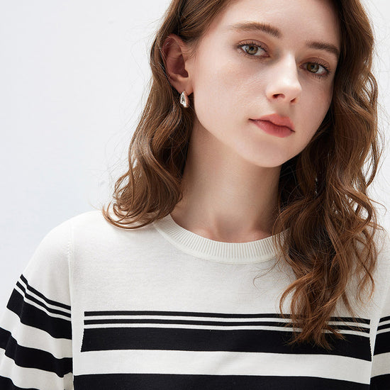COMOBOCA Women's Contrast Stripe Knit T-Shirt