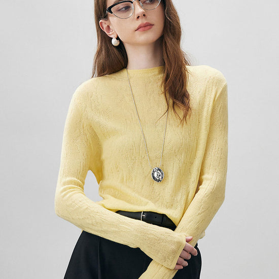 COMOBOCA Light Yellow Women's Round Neck Knit Sweater