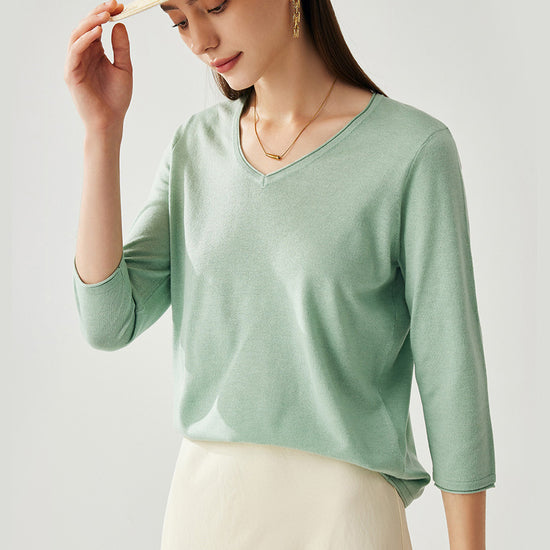 COMOBOCA Light Green Women's V-Neck 3/4 Sleeve Golden Heart T-Shirt