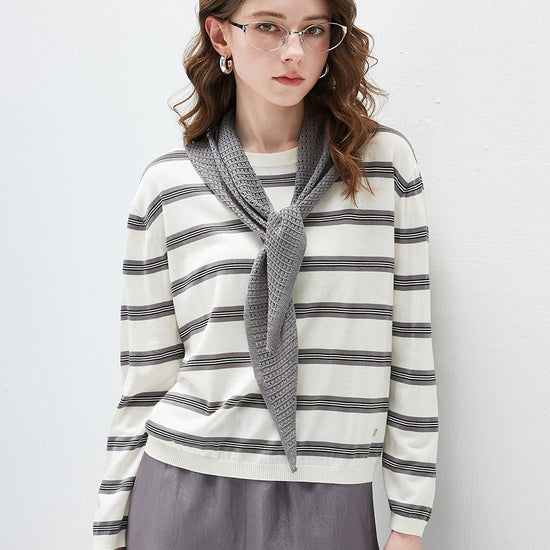 COMOBOCA White Women's Striped Round Neck Knit Sweater