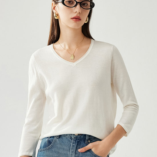 COMOBOCA White Women's V-Neck 3/4 Sleeve Golden Heart T-Shirt