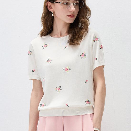 COMOBOCA Cloudy Women's Floral Embroidery Knit T-Shirt